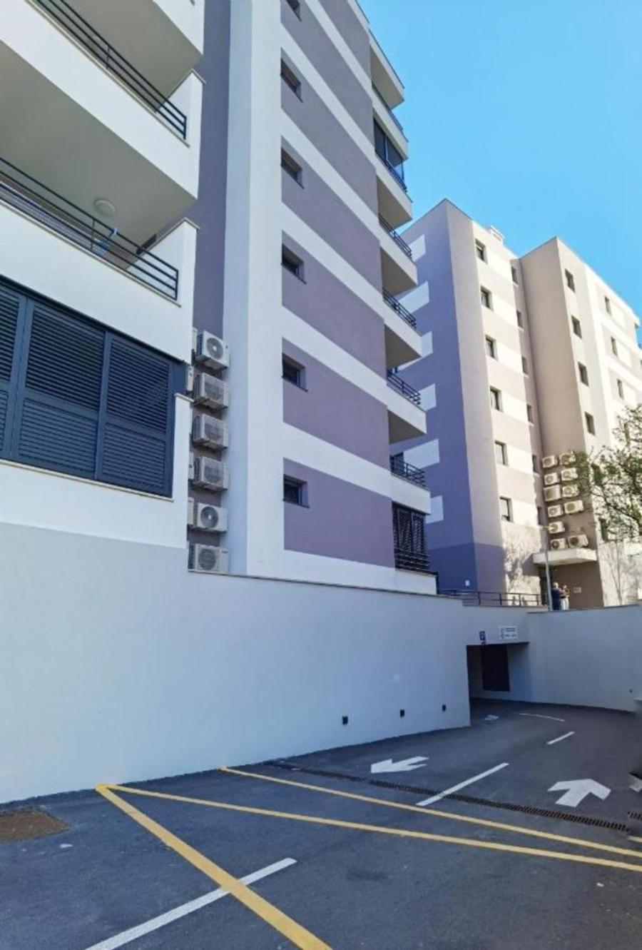 S'Akvarel 1 & 5 - Private Garage Apartment Split Exterior photo