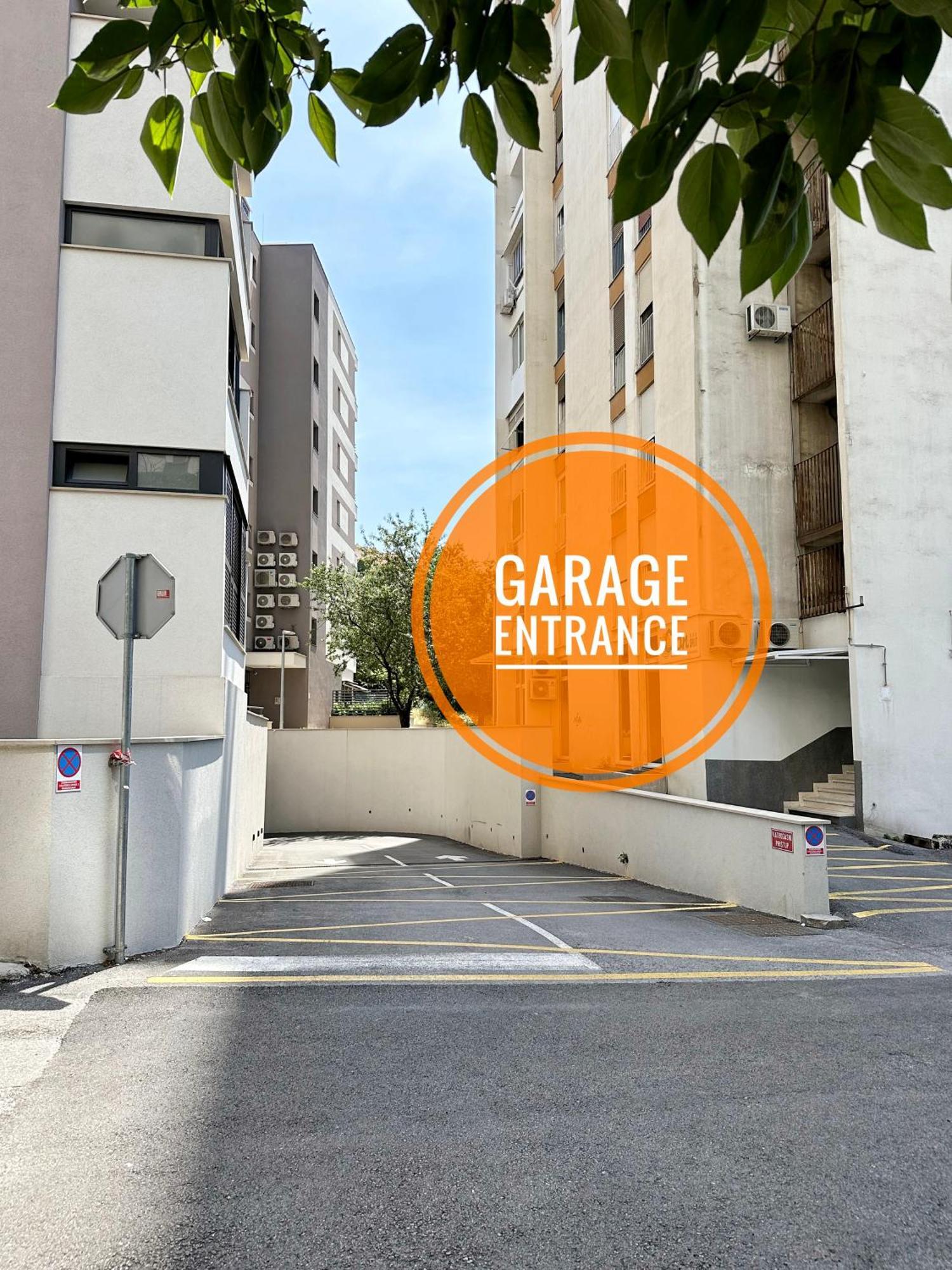 S'Akvarel 1 & 5 - Private Garage Apartment Split Exterior photo